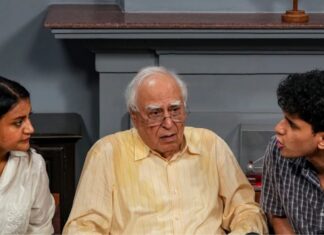 PM मोदी को दी थी गाली, माफी के बाद भी लड़की के सिर से नहीं हटी FIR? CJP का दावा