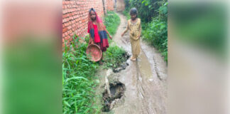 नाली के टूटे ढक्कन से हादसे का भय
