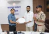 सीएम हेल्पलाइन की शिकायतों के निराकरण पर सोहागपुर सीएमओ धर्मेंद्र शर्मा को कलेक्टर ने किया सम्मानित