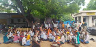 सातवें दिन भी जारी रहा संविदा कर्मचारियों का धरना